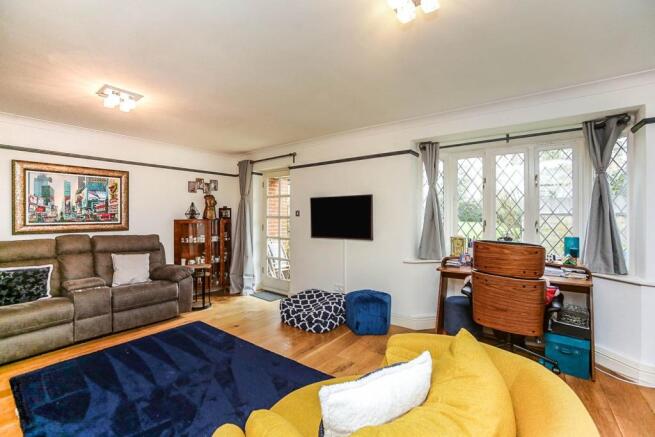 Lounge/Dining Room