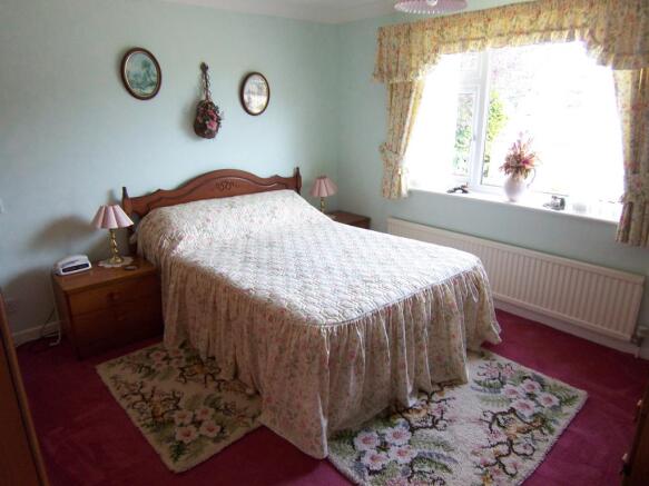 BEDROOM 2
