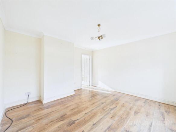 Thursley Crescent, New Addington, Croydon photo 3