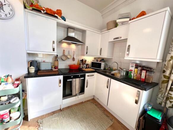 1 bed Apartment to rent Image 4