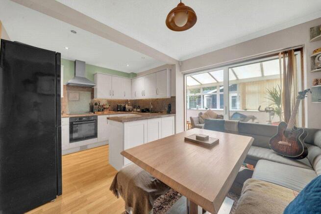 3 bed Semi-Detached for sale Image 4