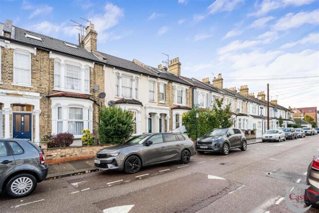 1-bed flat on Parkhurst Road, N22, £325,000