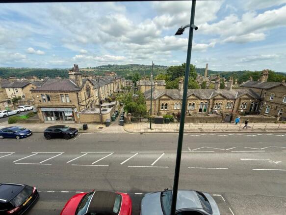3 bed Apartment to rent Image 7