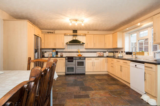 Kitchen/Breakfast...