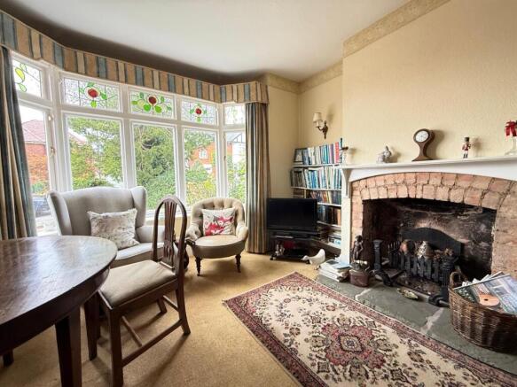 FRONT LOUNGE