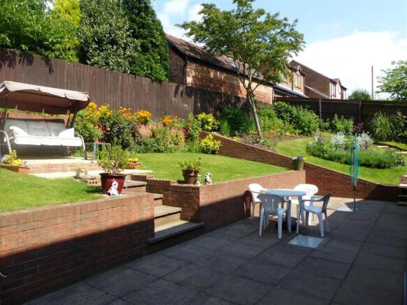 REAR GARDEN 5.JPG