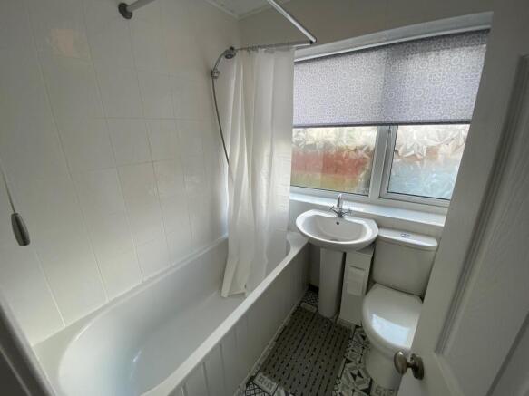3 bed House to rent Image 11