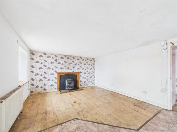 LOUNGE/KITCHEN