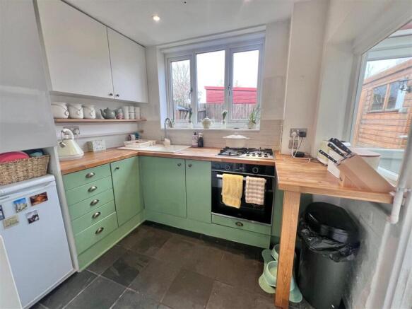 Kitchen 2.jpg
