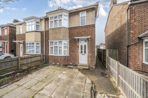 Douglas Crescent, Houghton Regis, Dunstable