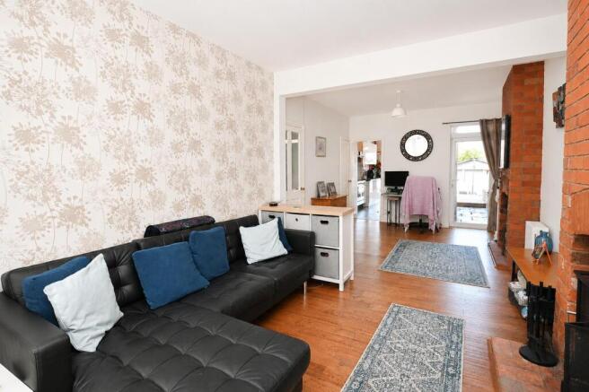 Lounge/ dining room