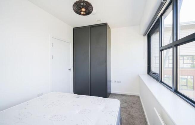 2 bed Apartment to rent Image 4