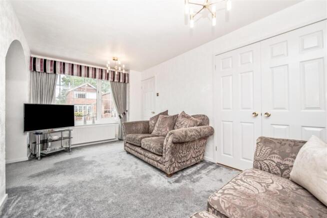 4 bed Detached for sale Image 11