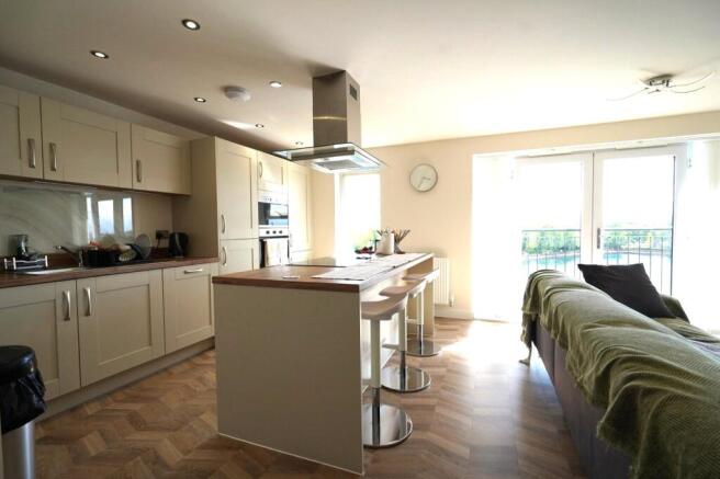 2 bed Flat for sale Image 8