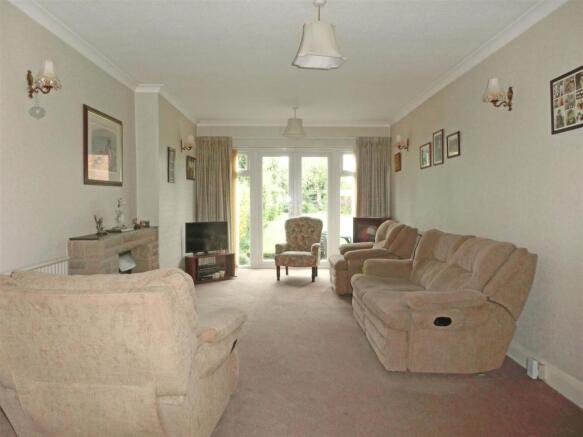 EXTENDED LOUNGE