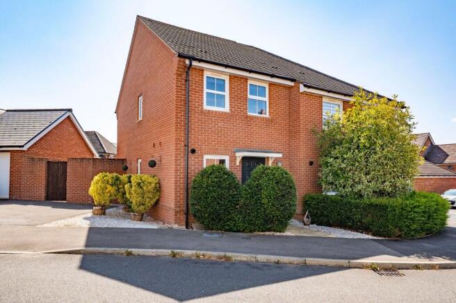 Property Frontage & Driveway