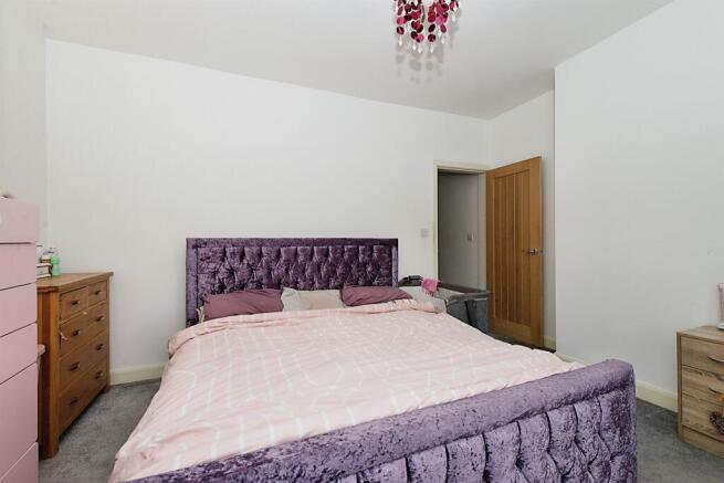 2 bed Terraced to rent Image 10
