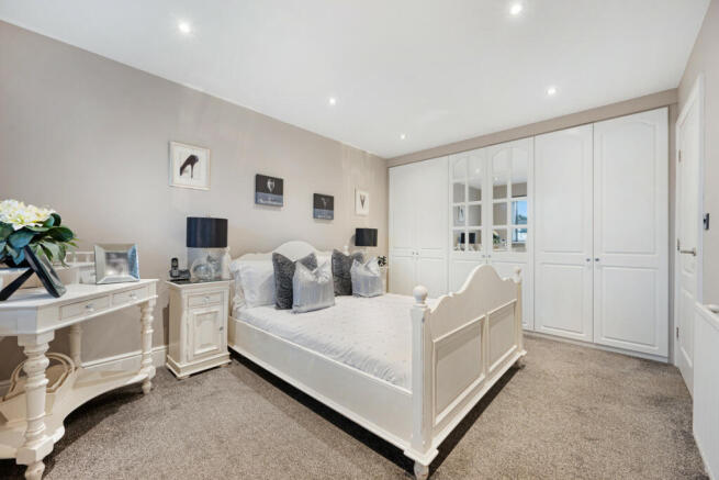 4 bed Semi-Detached for sale Image 10