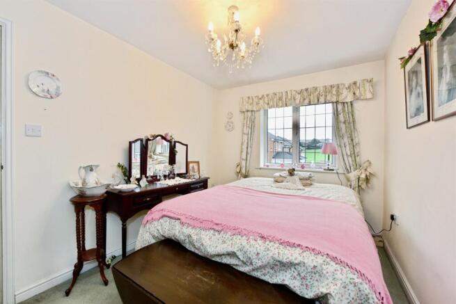 3 bed Semi-Detached for sale Image 8
