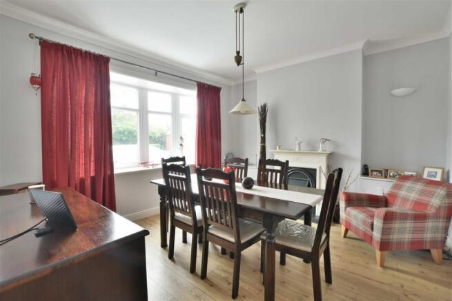SITTING/ DINING ROOM