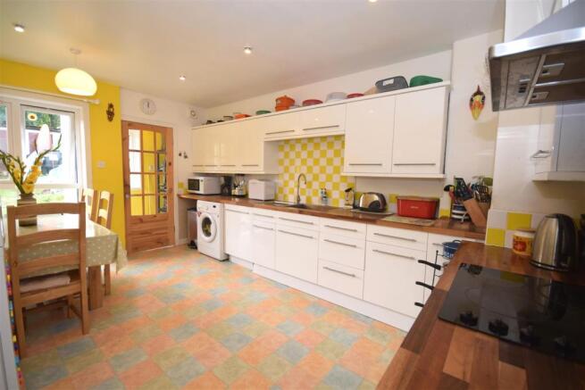 kitchen 2.JPG