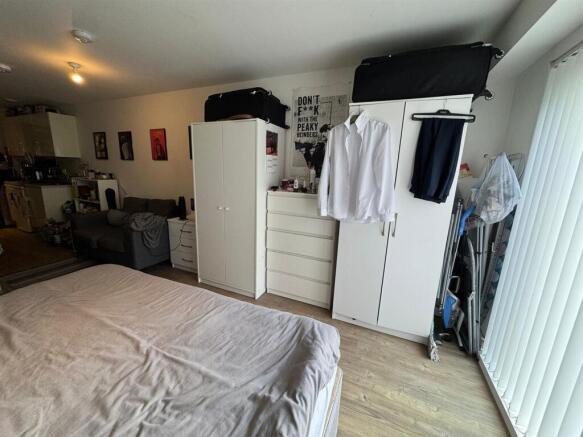 Flat for sale Image 11