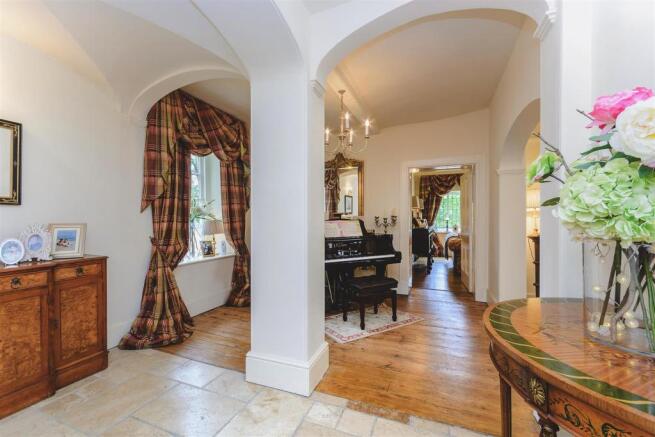 8309394-interior22v2.jpg