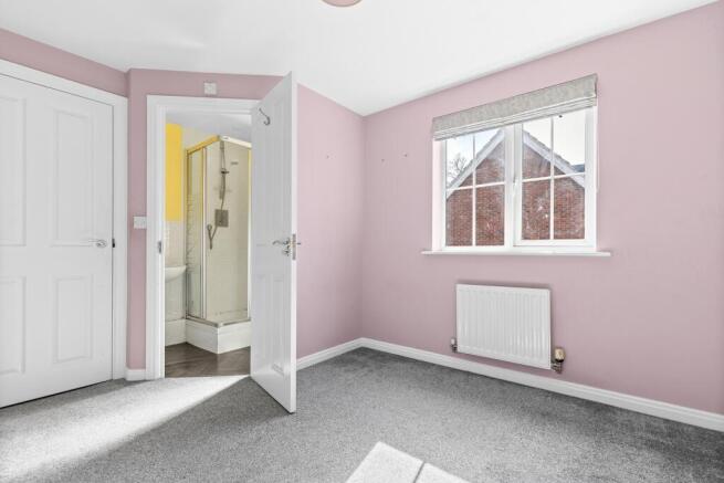 5 bed Detached for sale Image 11