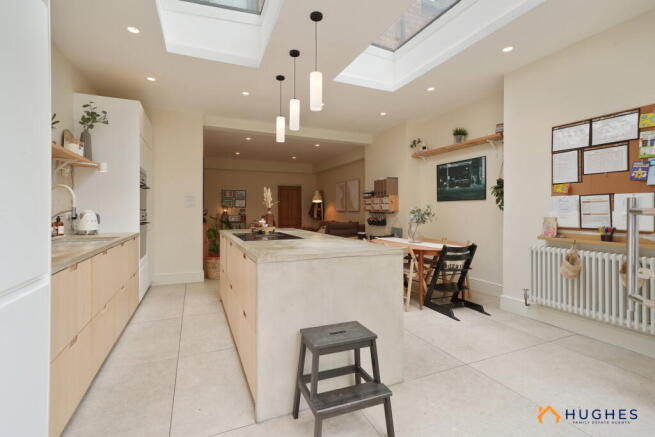 4 bed Semi-Detached for sale Image 10