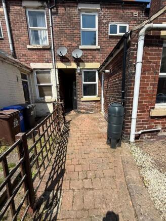 3 bed Terraced to rent Image 11