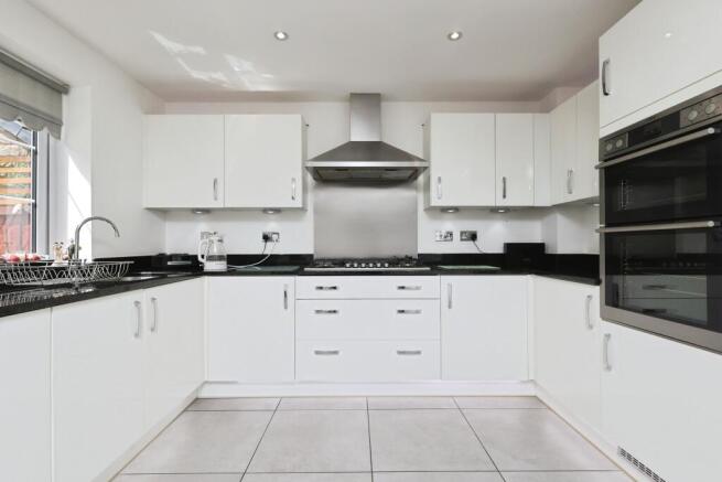 4 bed Detached for sale Image 8