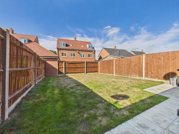 Rosebay Avenue, Wexham, Berkshire, SL2 photo 4