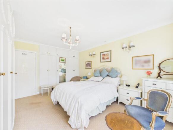 4 bed Detached Bungalow for sale Image 11