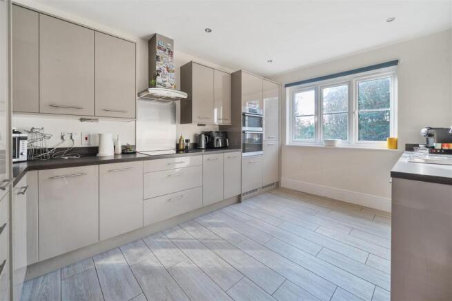 12 Plantation Lane, Towcester (15).jpg