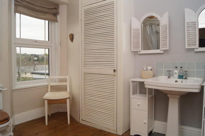 FAMILY BATHROOM