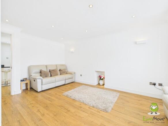 EweMove Estate Agents Basingstoke - Highwood Ridge