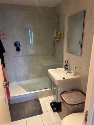 Bathroom 2.jpeg