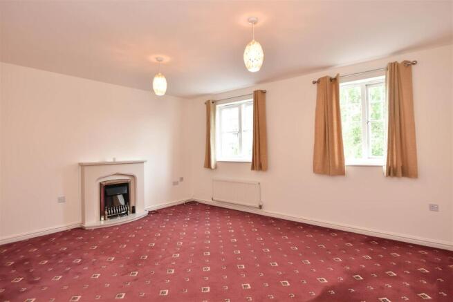 3 bed Town House to rent Image 4