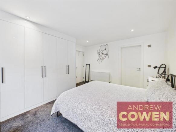 2 bed Apartment for sale Image 11