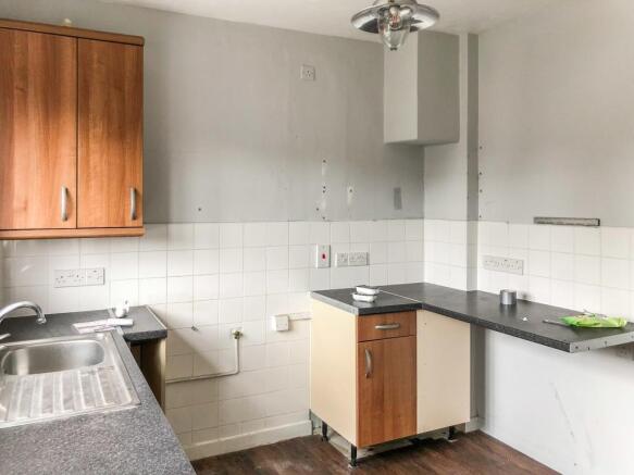 21 Bushway, Dagenham, Essex RM8 3XH
