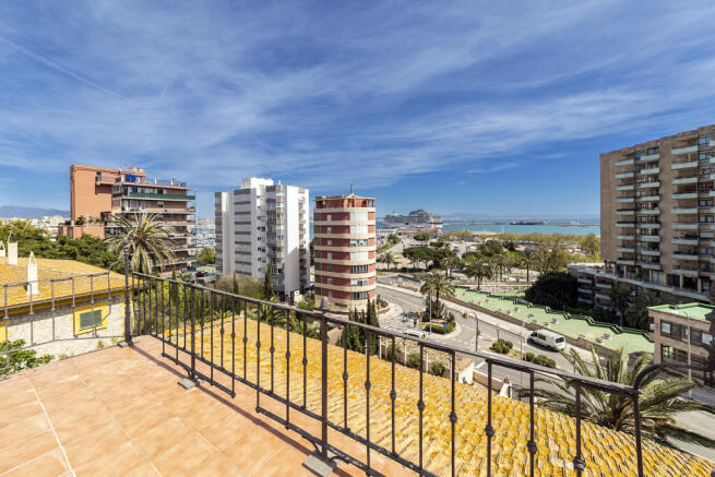 Large terrace with sea views 
