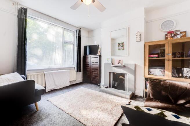 68 Wellingborough Road, Irthlingborough-12.jpg