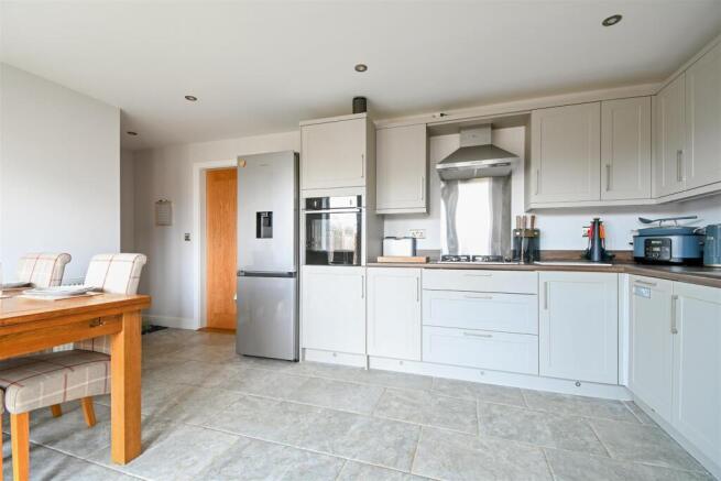 KITCHEN / DINER