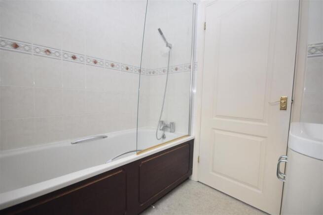 Bathroom 1.jpg
