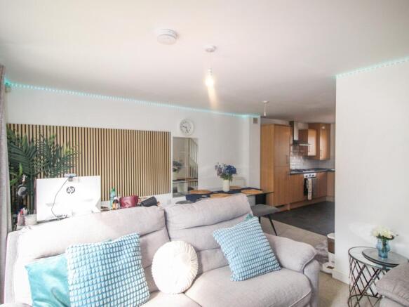 3 bed Town House for sale Image 4