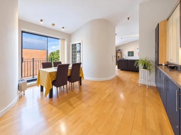 Open-Plan Dining Kitchen & Living Area