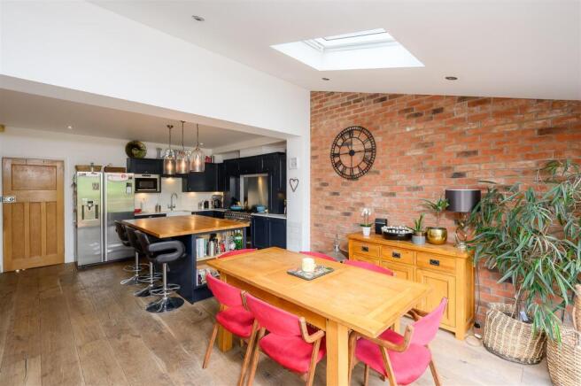 3 bed Semi-Detached for sale Image 9