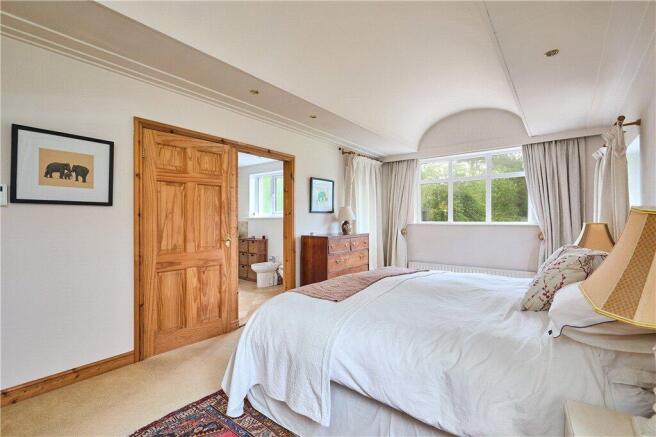 4 bed Detached for sale Image 10