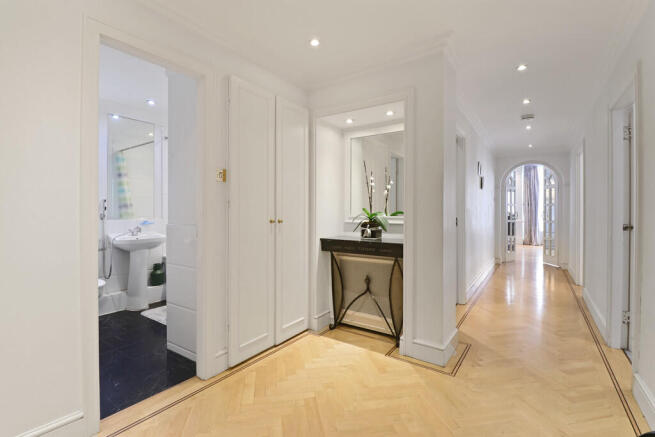 2 Entrance Hall