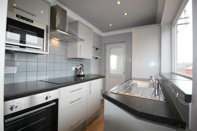 Sinclaire Court, 9 Kitchen.JPG